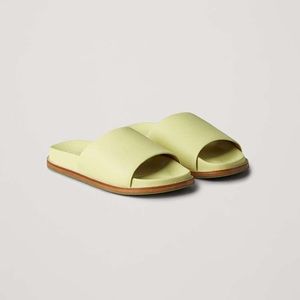BRAND NEW LEATHER SLIDERS COS